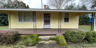 Updated Vintage 2 BD Home on a Spacious Lot - Milwaukie Gallery 1