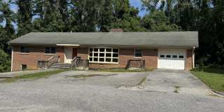 205 Reynolds Ave Gallery 1
