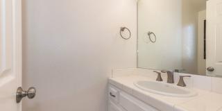 Spacious Mesa Condo with Full Two Car Attached Garage! Pet Friendly! Gallery 9