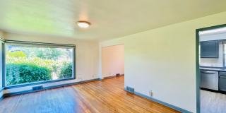 Cozy Seward Park Home with Large Yard! Gallery 19