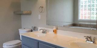 449 Poplar Street Gallery 10