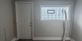 2 BED + BONUS ROOM! 1 BATH HOME! Gallery 3