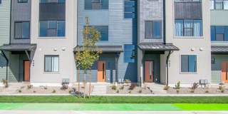 Spacious 3-Story Townhome: Inlcudes 2-Car Garage Gallery 1