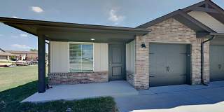 2 Bedroom 2 Bathroom 1 Car Garage Duplex Close to Broadway Extension, a short distance from Edmond and easy access to downtown OKC Gallery 1