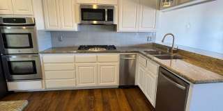 Scenic Cul-de-Sac Living with Stunning Mountain Views Gallery 5