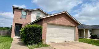 Beautiful Home on A Cul De Sac with Large Backyard Gallery 1