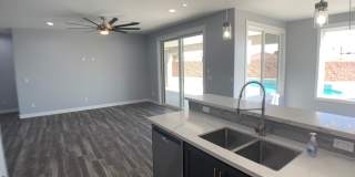 3 Bedroom - 2 Bath Pool Home Gallery 8