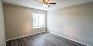Glen Oaks Gallery 17