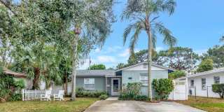 3 BEDROOM 2 BATHROOM POOL HOME LOCATED IN ST. PETERSBURG Gallery 1