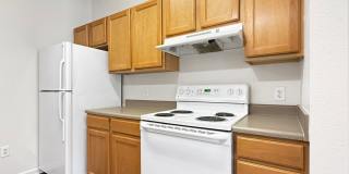 Grand Lakeside Escape: Spacious 3-Bedroom Retreat in Lakeshore Community Gallery 37
