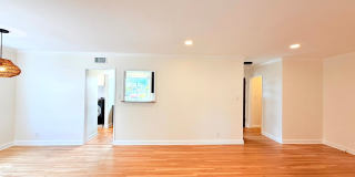 Fantastic 3 bed - 2 bath Home with backyard in North Hills Gallery 7
