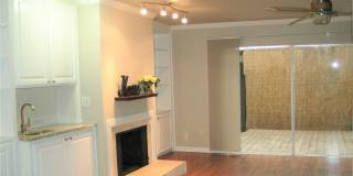 Beautiful Updated Two Story Townhouse In GREAT LOCATION Gallery 7