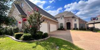 BENTON BEAUTY WITH OUTDOOR LIVING OASIS! Gallery 1