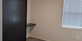 1831 W Broadway Gallery 14