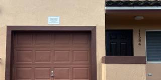 * * * SUPER SPACIOUS 2 BED 2.5 BATH * * * Large Townhouse with Garage Gallery 1