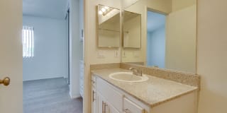 Harbor Cliff Apartments Gallery 20