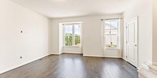 41715 MCMONAGLE Square Gallery 14
