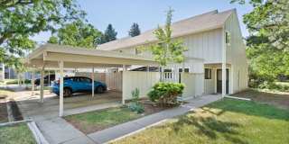 Updated 3-Bedroom End-Unit Townhome in Scotch Pines Condos Gallery 1
