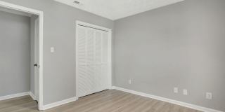 3 bedroom 2 bath home in Village Green Gallery 16