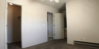 624 N Oakland Avenue Gallery 9