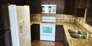 Great Two Story Eastside Townhome With Refrigerated Air Located In Quiet Well Established Neighborhood Gallery 10