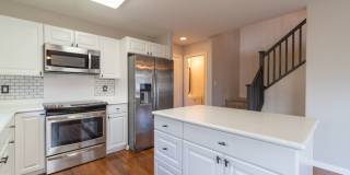 PRIME CORNER UNIT WITH CENTRAL AC!!! 3BR, 2.5BA WITH 2-CAR GARAGE Gallery 10