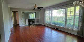 Two Bd - One Ba  close to Clark Park Gallery 7
