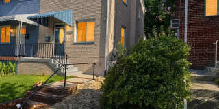 Spacious Townhome with Finished basement Gallery 1
