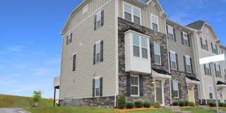 End-unit Townhouse with mountain views Gallery 27