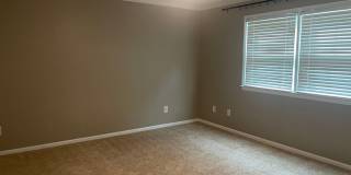 Spacious 4 Bedroom near Guilford College Gallery 24