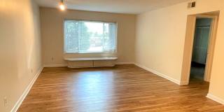 Awesome location walking distance to UNC, 2br w/ updates in Chancellor Square! Awesome location walking distance to UNC, 2br w/ updates in Chancellor Square! Gallery 1
