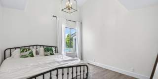 2 Bedroom Condo for Rent in Redding CA | Pool, Spa, Fireplace, Balcony Gallery 21