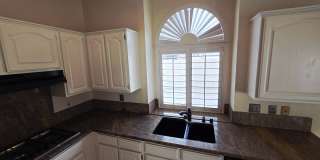 Single Story Home w/Pool in The Lakes! Gallery 22