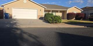 Ranch house with lots of storage. Gallery 1