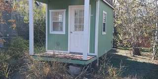 Cute duplex on large plot of land close to downtown Gallery 10