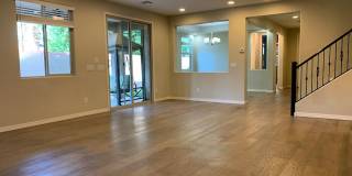 4 BEDROOM PLUS LOFT, BUILT IN BBQ WITH COMMUNITY POOL Gallery 1