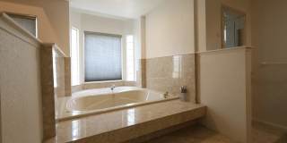 Updated Large 3 bedroom 2 bathroom home Gallery 28