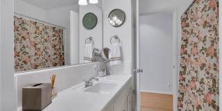 2313 N Baker Gallery 39