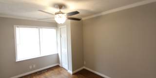 3 Bedroom, 1.5 Bath! New on the Market and Newly Renovated! Better Hurry!! Gallery 8