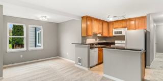 Charming 2BR Condo in Bothell Gallery 4