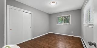 Recently Remodeled 4 Bedroom House Gallery 9