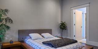 Furnished 2 Bdrm/2 Bath Condo in the Heart of Downtown Ashland! Gallery 13