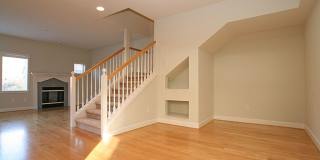 2bd/2.5ba Kirkland Townhome Gallery 3
