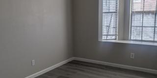 820 W UNIVERSITY Drive Gallery 6