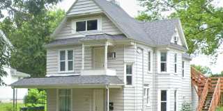 Available August 1st, 6 bedroom, 2 bathroom, Off Street Parking Included! Gallery 1
