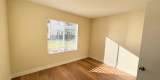 Cute Upgraded 2 bedroom/2 Bath Gallery 20