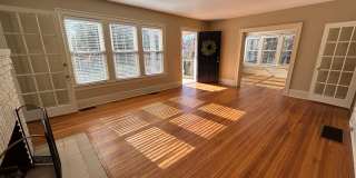 Central - Beautifully Restored and Updated Apartment Gallery 1