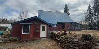 4 bedroom home / Large shop / Washer / dryer in unit Gallery 1