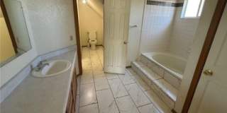 Spacious 6BR House in Aurora Gallery 25