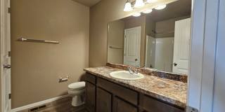 3 bed-3 bath Townhome with AC!!! Gallery 17
